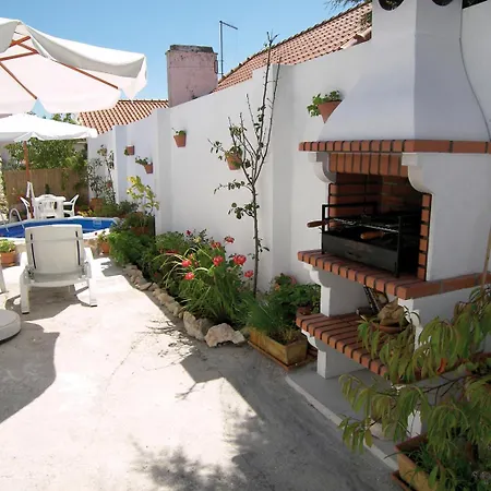 Дом отдыха Secret Garden - Romantic With Patio And Pool - Privacy