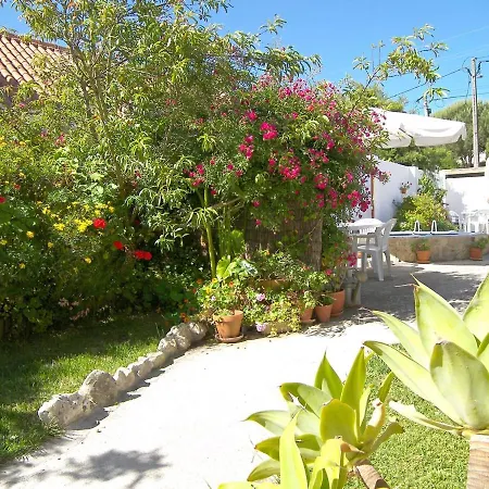 Дом отдыха Secret Garden - Romantic With Patio And Pool - Privacy Reguengo Grande